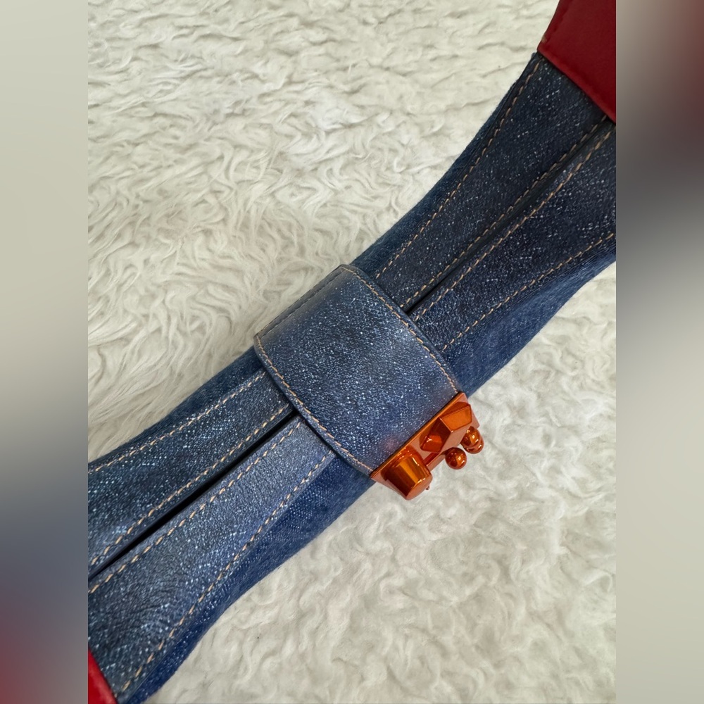 LIKE NEW CHRISTIAN LOUBOUTIN
Carasky denim mini bag NO CALL OUT - Picture 10 of 16